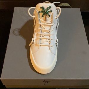 Giuseppe female creme sneakers